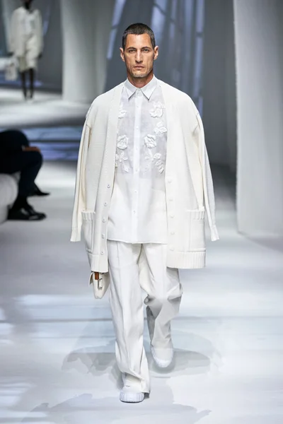 Look 23